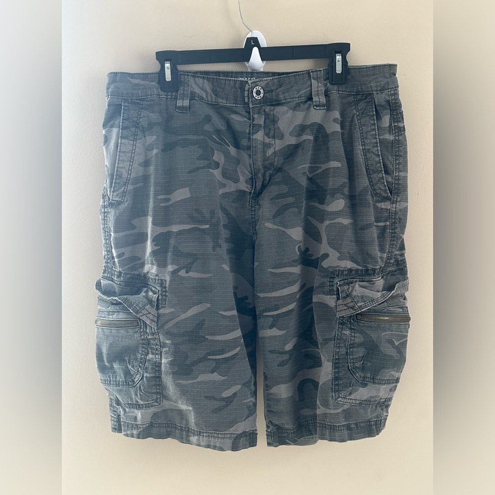 BKE Athletic Fit Men's Camo Cargo Shorts Size 38